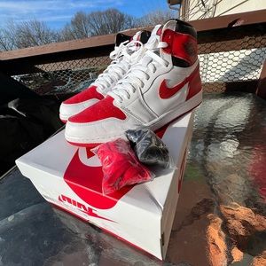 Men’s Jordan 1 Retro High OG - White/University Red-Black “Heritage”